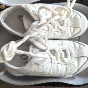 Nfinity cheer shoes Y1 NWOT